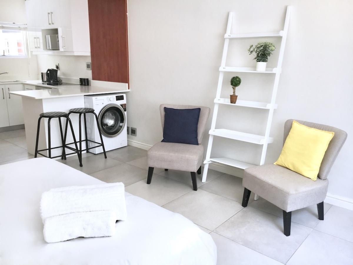 Appartamento Sandringham Bachelor Beach Road Bloubergstrand Esterno foto