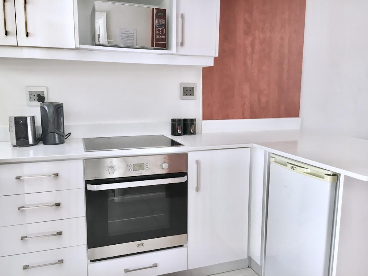 Appartamento Sandringham Bachelor Beach Road Bloubergstrand Esterno foto