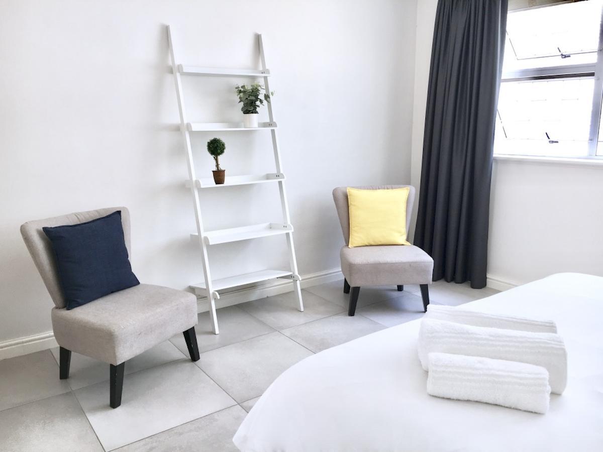 Appartamento Sandringham Bachelor Beach Road Bloubergstrand Esterno foto