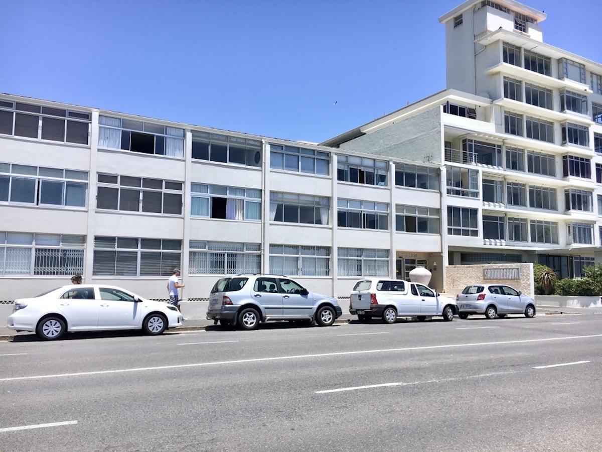 Appartamento Sandringham Bachelor Beach Road Bloubergstrand Esterno foto